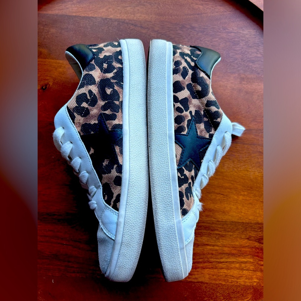 Steve Madden Leopard 🐆 Sneaker - Size 9